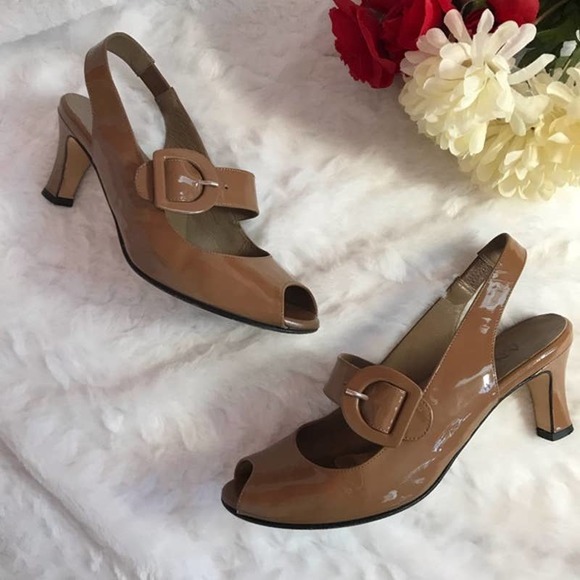 Anyi Lu Shoes - Anyi Lu "Tulip" Peep Toe Heels Sz 37